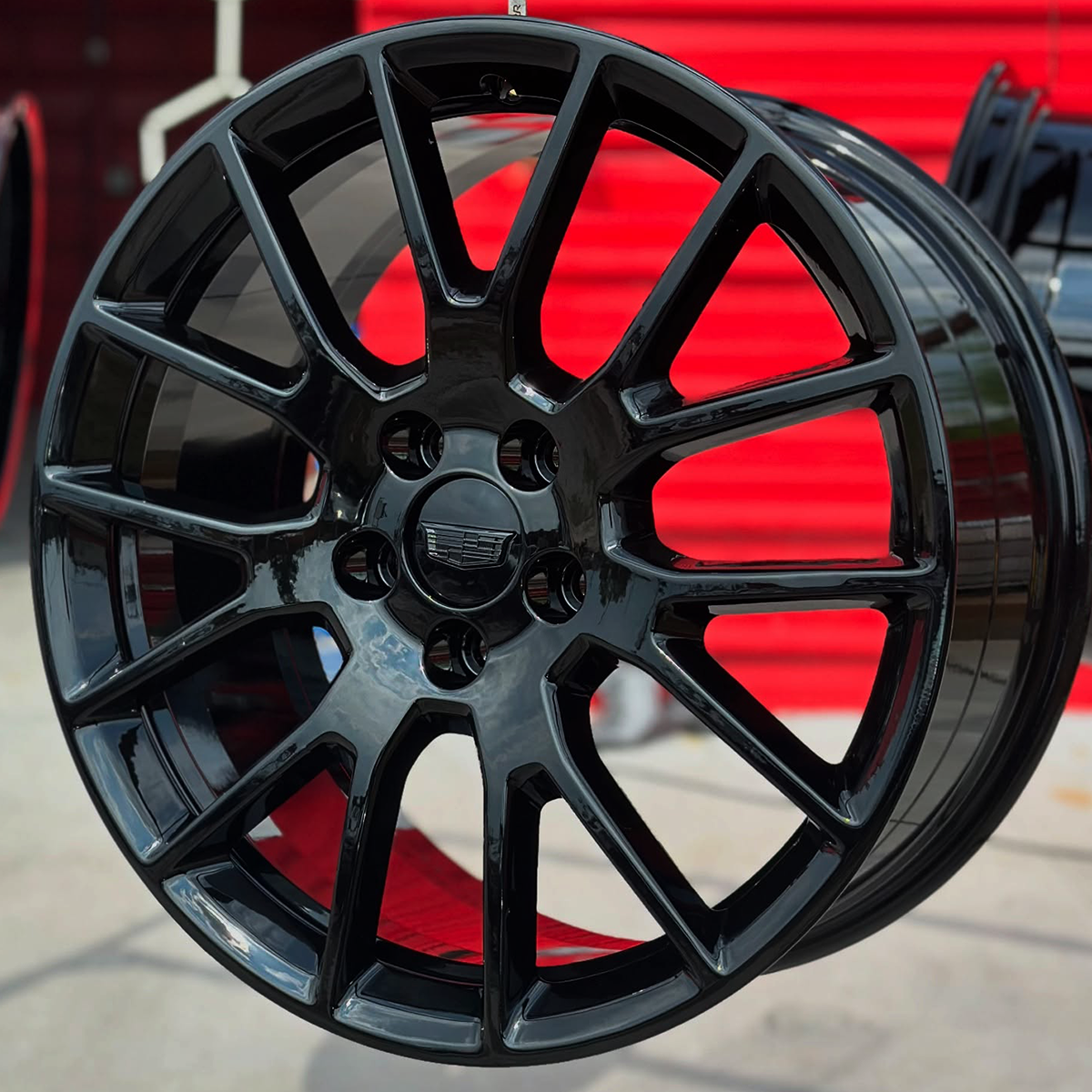 Super Mirror Black finish on alloy wheel